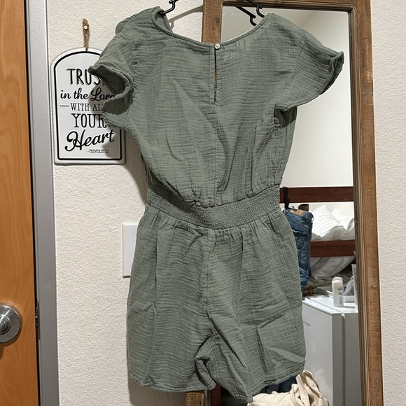 Green Gap Romper - Picture 2 of 3